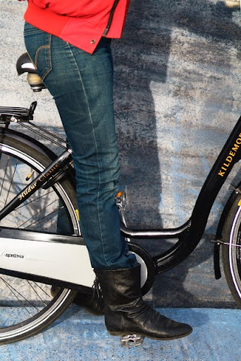 fótur beinn þegar hæll er á pedala í neðstu stöðu fótur beinn þegar hæll er á pedala í neðstu stöðu